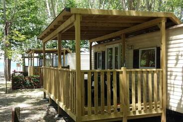 هتل Parco Del Lago Glamping & Lodges