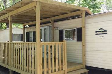هتل Parco Del Lago Glamping & Lodges