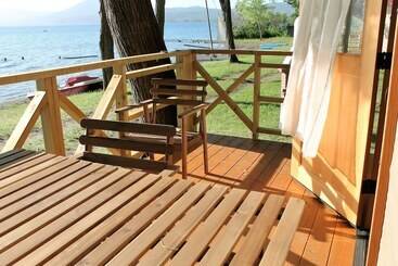 هتل Parco Del Lago Glamping & Lodges