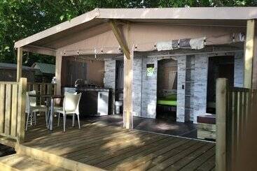 هتل Parco Del Lago Glamping & Lodges