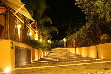استراحتگاه Villaggio Garden Park
