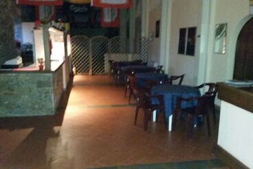 هتل Albergo Il Chiostro