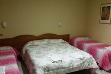 هتل Albergo Il Chiostro