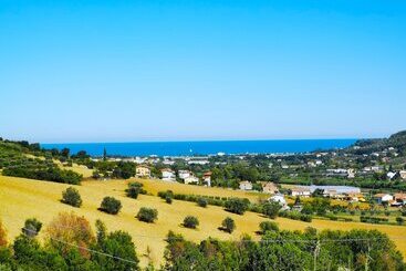 استراحتگاه Il Girasole Country Village