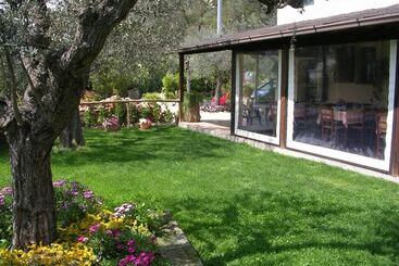 استراحتگاه Il Girasole Country Village