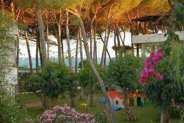 استراحتگاه Villaggio La Fenice