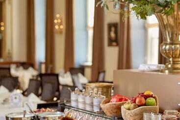 Grand Hotel Karel V