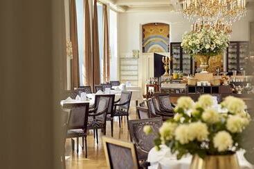 Grand Hotel Karel V