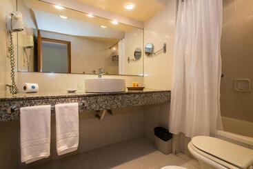 هتل Armon Suites
