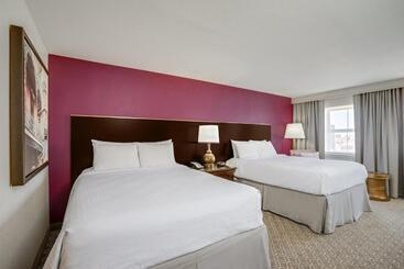 هتل Astor Crowne Plaza Corner Of Bourbon Street