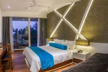 هتل Camelot Beach
