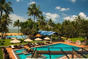 هتل Camelot Beach
