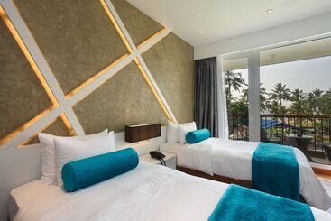 هتل Camelot Beach