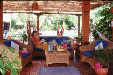 هتل Costa Linda Beach