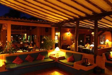 هتل Costa Linda Beach
