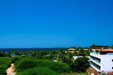 هتل Costa Linda Beach