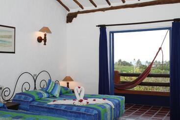 هتل Costa Linda Beach