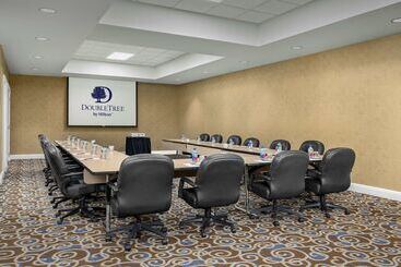 هتل Doubletree By Hilton Chicago O Hare Airport  Rosemont