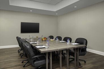 هتل Doubletree By Hilton Chicago O Hare Airport  Rosemont