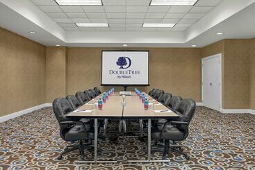 هتل Doubletree By Hilton Chicago O Hare Airport  Rosemont