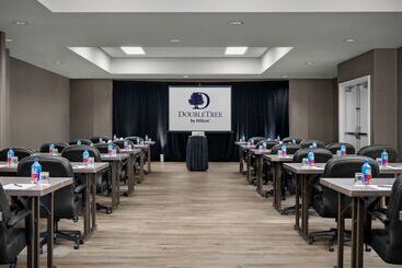 هتل Doubletree By Hilton Chicago O Hare Airport  Rosemont