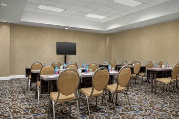 هتل Doubletree By Hilton Chicago O Hare Airport  Rosemont
