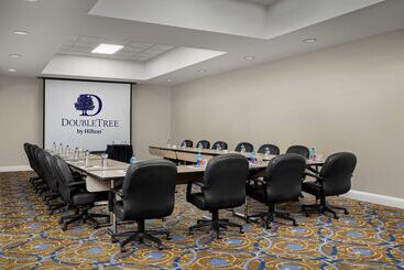 هتل Doubletree By Hilton Chicago O Hare Airport  Rosemont