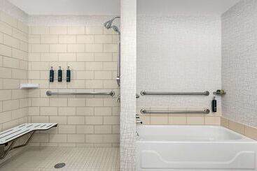 هتل Doubletree By Hilton Chicago O Hare Airport  Rosemont