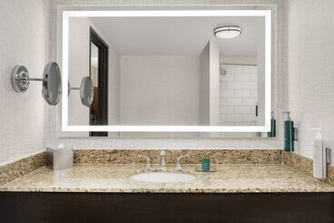 هتل Doubletree By Hilton Chicago O Hare Airport  Rosemont