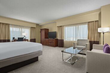 هتل Doubletree By Hilton Chicago O Hare Airport  Rosemont