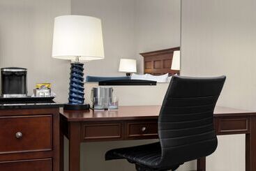 هتل Doubletree By Hilton Chicago O Hare Airport  Rosemont