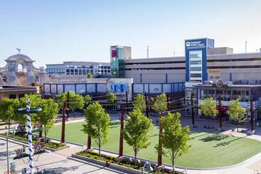 هتل Doubletree By Hilton Chicago O Hare Airport  Rosemont