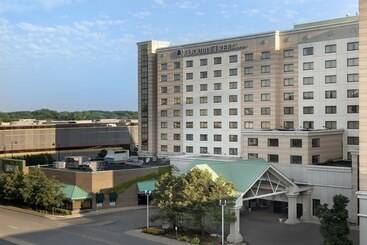هتل Doubletree By Hilton Chicago O Hare Airport  Rosemont
