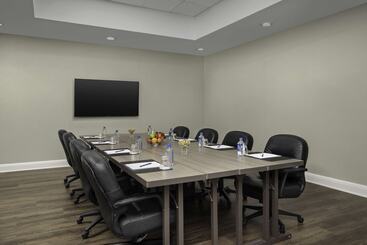 هتل Doubletree By Hilton Chicago O Hare Airport  Rosemont