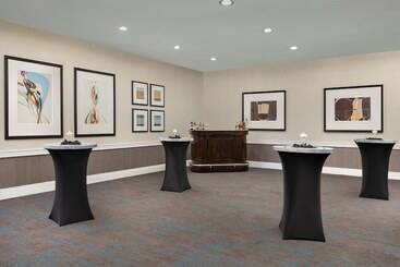 هتل Doubletree By Hilton Chicago O Hare Airport  Rosemont