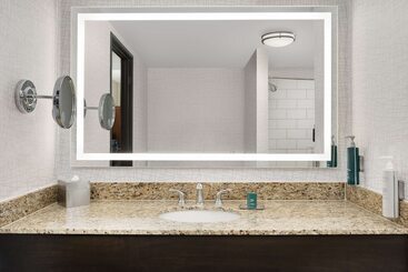 هتل Doubletree By Hilton Chicago O Hare Airport  Rosemont