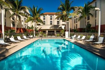هتل Hampton Inn & Suites Fort Myers Beach/sanibel Gateway