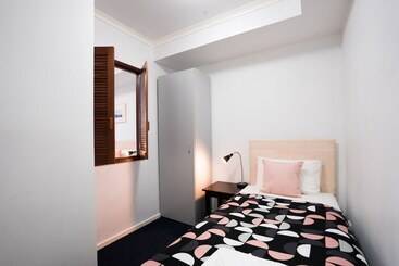 هتل Harbourview Apartment