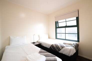 هتل Harbourview Apartment