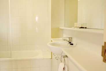 هتل Harbourview Apartment