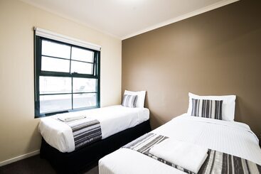 هتل Harbourview Apartment