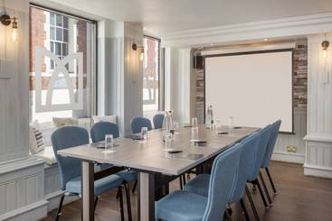 هتل Hilton York