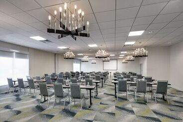هتل Holiday Inn Montreal Longueuil, An Ihg