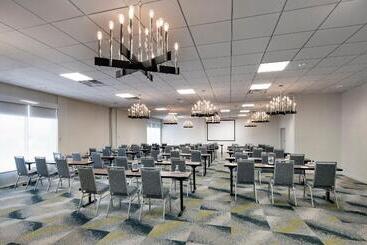 هتل Holiday Inn Montreal Longueuil, An Ihg