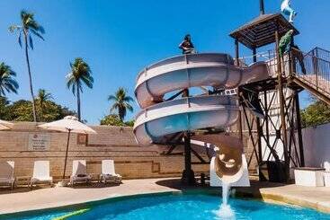 هتل Krystal Beach Acapulco