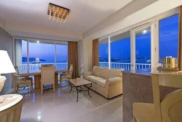 هتل Krystal Beach Acapulco