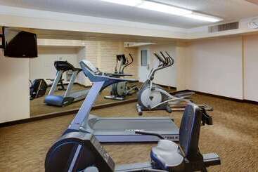 هتل La Quinta Inn By Wyndham Pittsburgh Airport