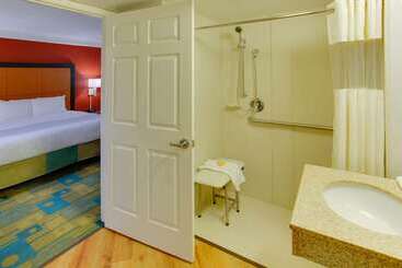 هتل La Quinta Inn By Wyndham Pittsburgh Airport