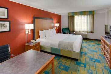 هتل La Quinta Inn By Wyndham Pittsburgh Airport