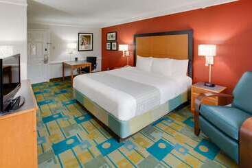 هتل La Quinta Inn By Wyndham Pittsburgh Airport